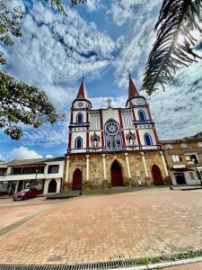 Basílica Menor Nuestra Señora Del Rosario - Moniquira