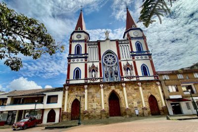 Basílica Menor Nuestra Señora Del Rosario - Moniquira
